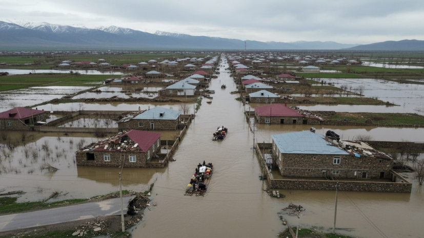Меликов обещал оказать помощь семьям погибших при наводнениях в Дагестане
