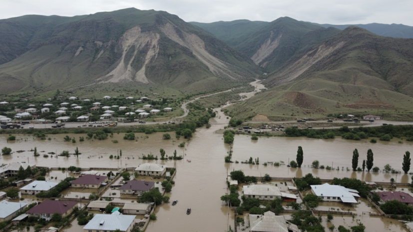 Меликов заявил о необходимости поддержать пострадавших от непогоды в Дагестане