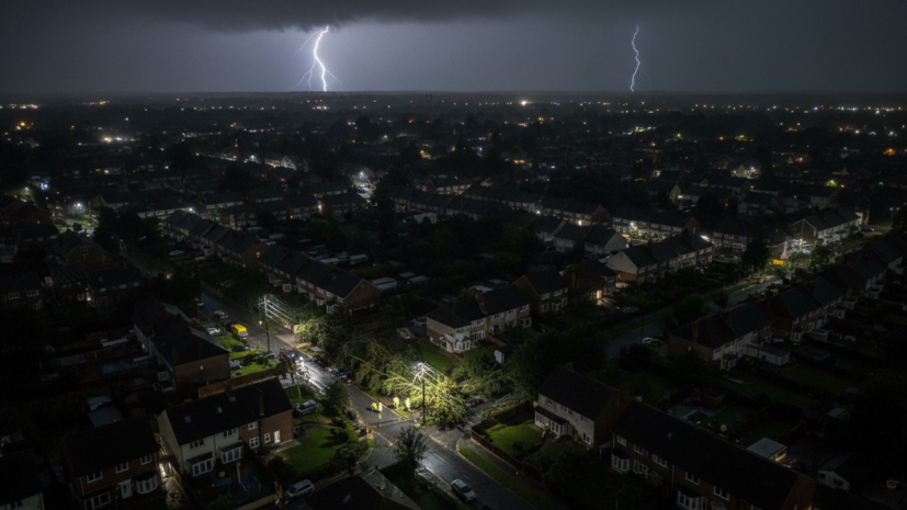 Daily Mail: в Британии тысячи домов остались без света из-за шторма «Дэйв»