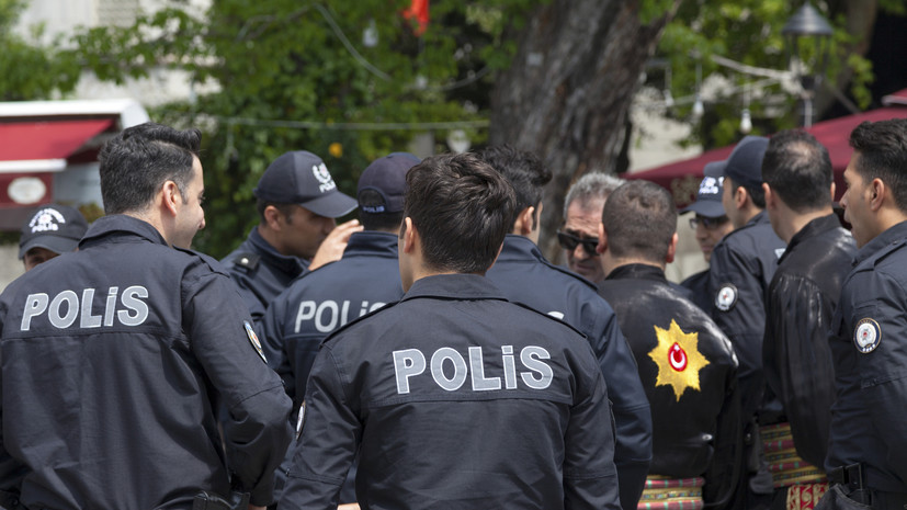 Двое полицейских пострадали в перестрелке у генконсульства Израиля в Стамбуле