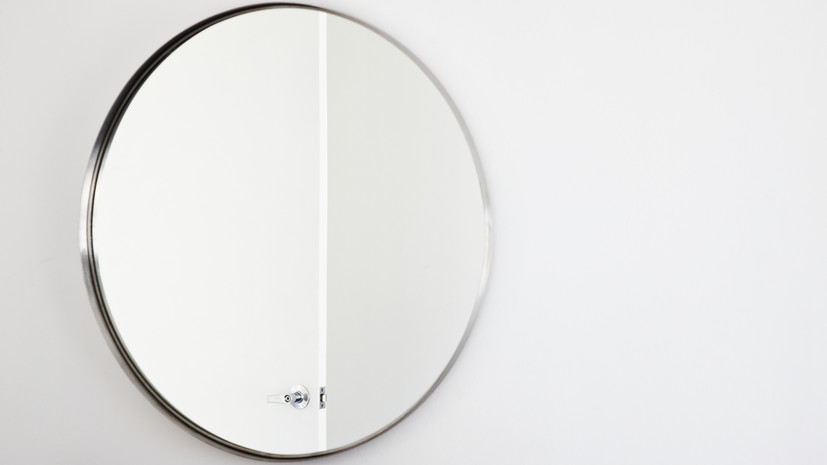 Священник Береговой: завешивание зеркал при покойнике — это суеверие