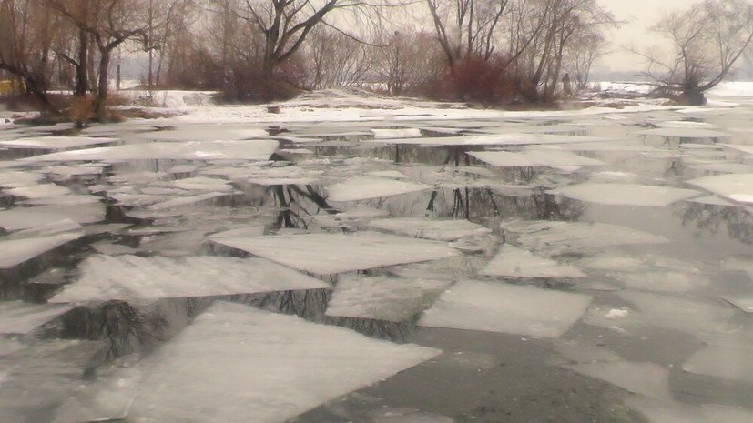 Врач Умнов рассказал об опасности нахождения у водоёмов во время таяния льда