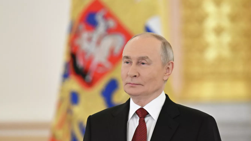 Путин наградил орденом Александра Невского художника Никаса Сафронова