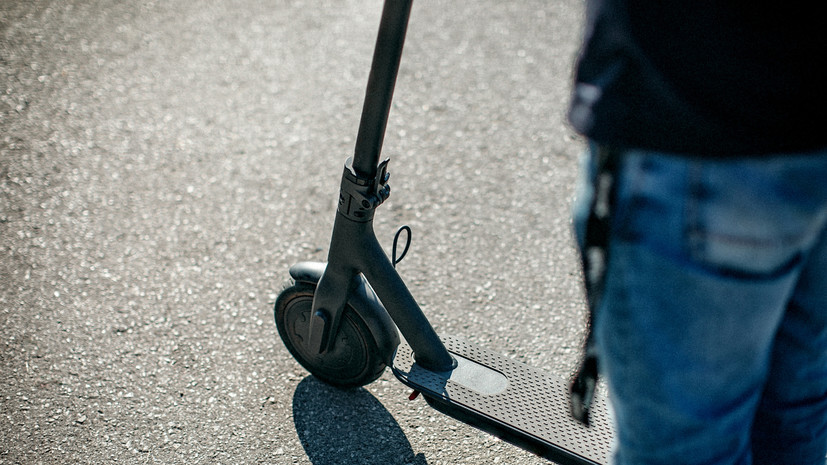 Школьник на электросамокате влетел в машину в подмосковной Балашихе