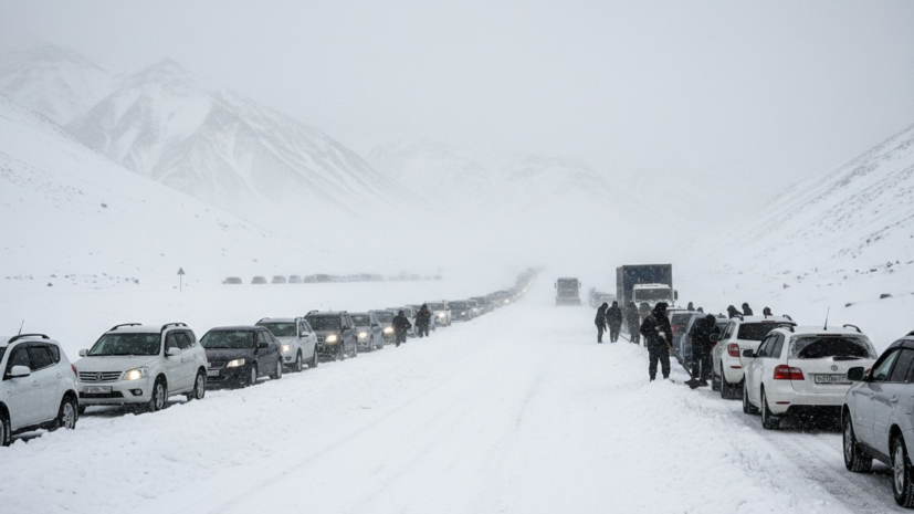 SHOT: россияне застряли на границе с Грузией из-за непогоды