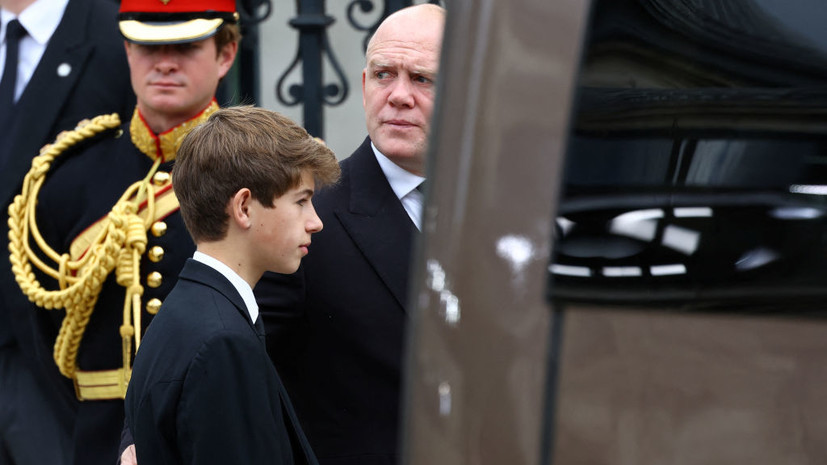 Принц Джеймс Маунтбеттен-Виндзор посетил пасхальную службу в Виндзорском замке