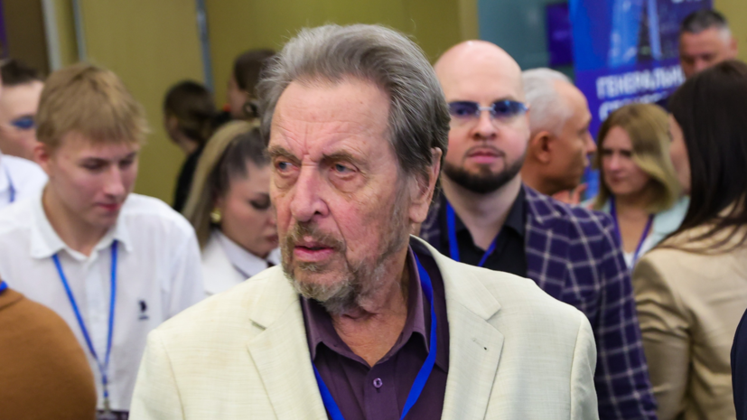 Отец Илона Маска назвал Путина уверенным в своих решениях лидером