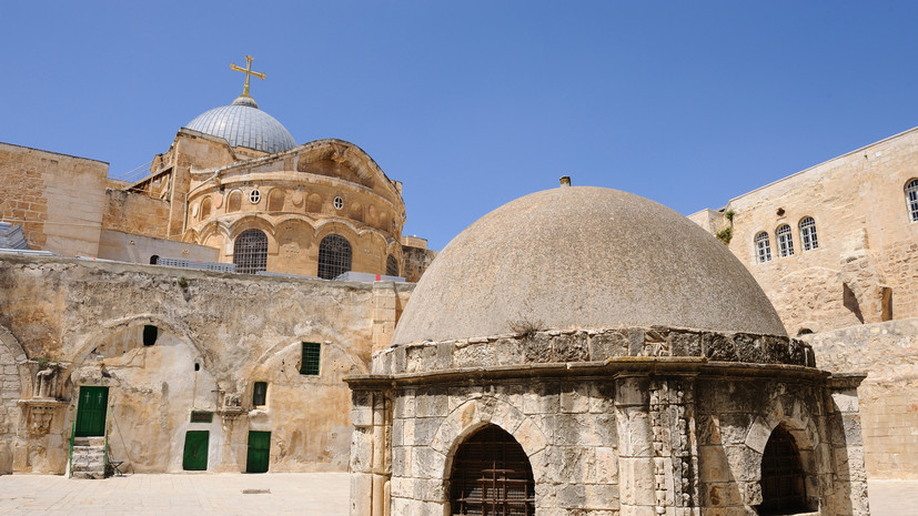 Благодатный огонь сошёл в храме Гроба Господня в Иерусалиме