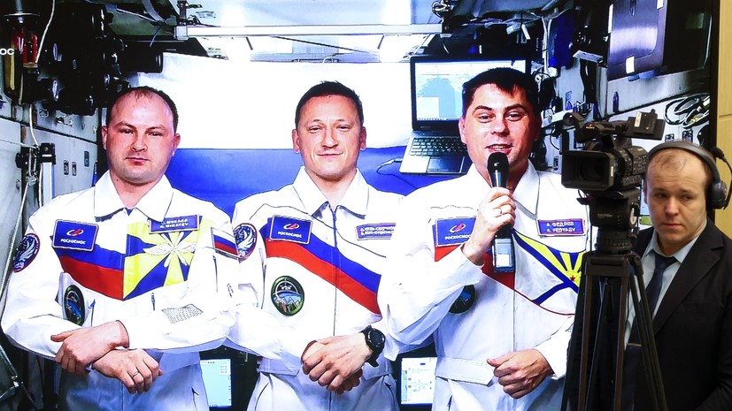 Космонавты «Роскосмоса» с борта МКС поздравили россиян с Днём космонавтики