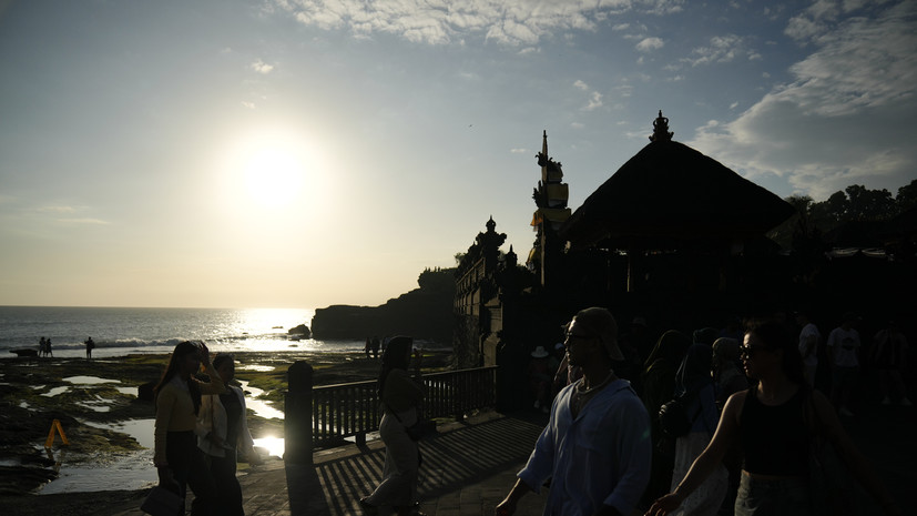 Губернатор Бали призвал российских туристов бережно относиться к острову