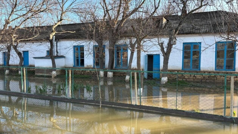 МЧС: в Дагестане женщина и ребёнок оказались под снегом из-за схода лавины