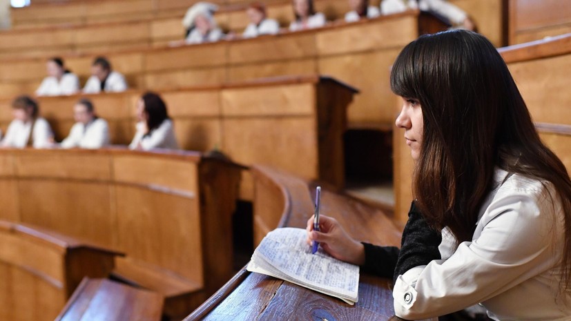 Рособрнадзор вынес предостережения двум петербургским вузам