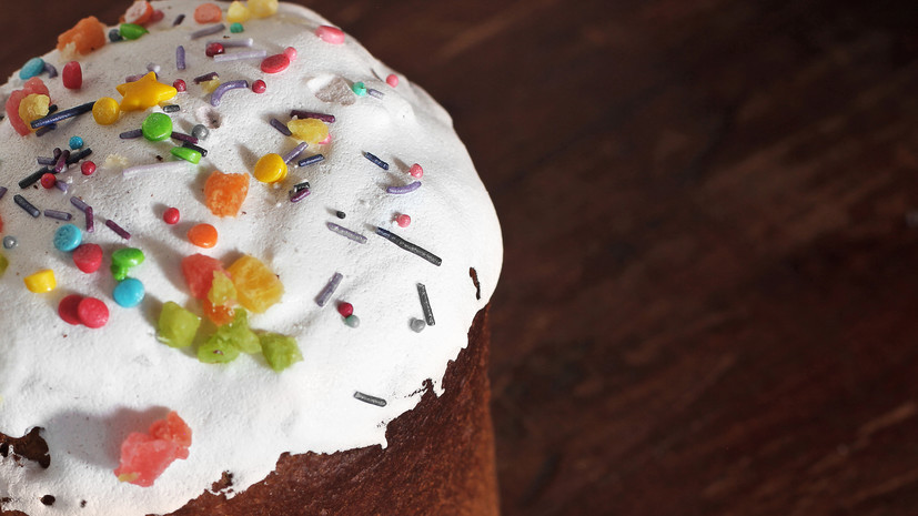 RT поговорил с матерью жительницы Петербурга, сделавшей скандальное фото кулича