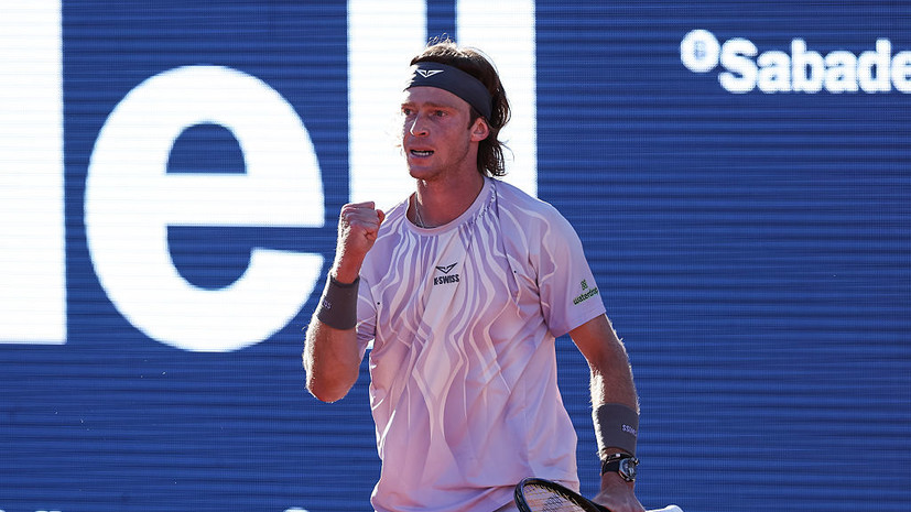 Рублёв вышел в третий круг турнира ATP в Барселоне