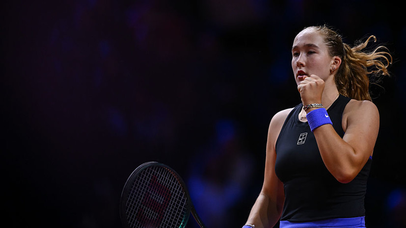 Андреева спела на корте в честь дня рождения своего тренера