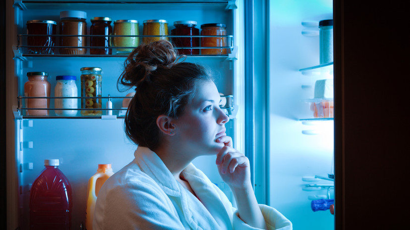 Врач Харина: переедание перед сном и крик травмируют голосовые складки