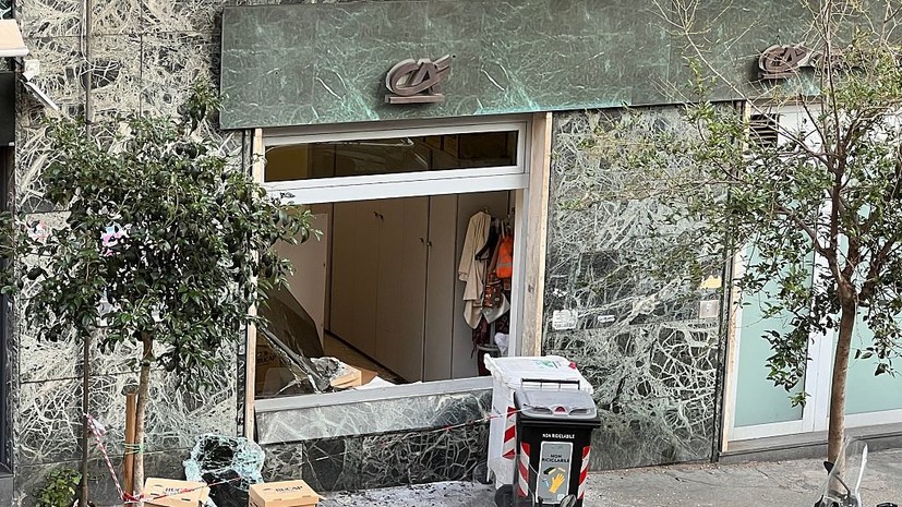 Giornale d'Italia: грабители, взявшие заложников в банке в Неаполе, скрылись