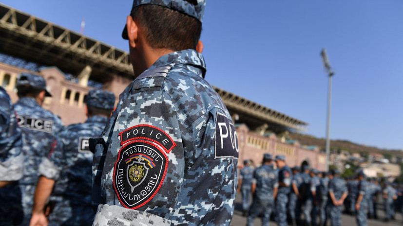 В Ереване задержали 17 сторонников Карапетяна у здания суда