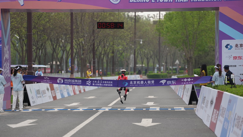 Reuters: робот-гуманоид в Китае побил мировой рекорд человека в полумарафоне