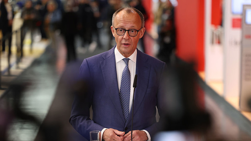 Политолог Кортунов: рейтинг Мерца продолжает падать, он может проиграть выборы