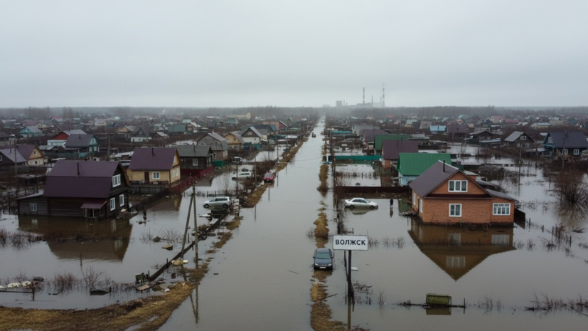 Дома и участки затопило в городе Волжске