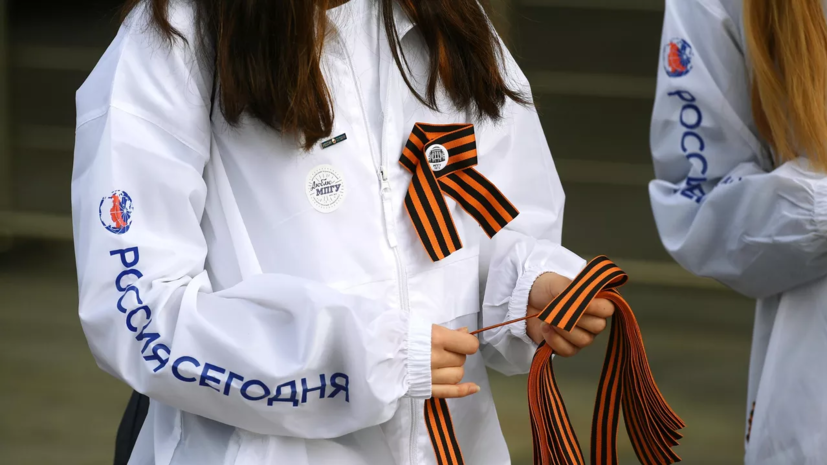 Россиянам рассказали, как правильно носить георгиевскую ленту