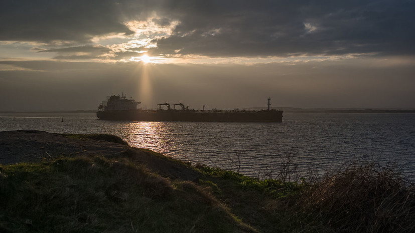 В Иране заявили о прорыве блокады США танкером страны при поддержке ВМС