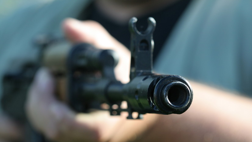 В Киеве задержали мужчину, который пьяным ходил с автоматом по жилому комплексу