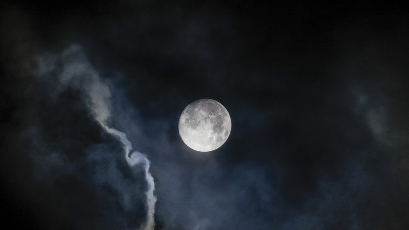 «Цветочная» и «голубая» Луна: как провести майские полнолуния