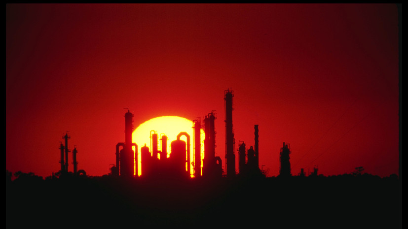 Бессент: более 10 стран попросили США продлить снятие санкций с нефти из России