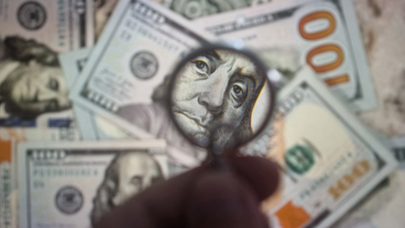 ЦБ: число фальшивых долларов в России сократилось до исторического минимума