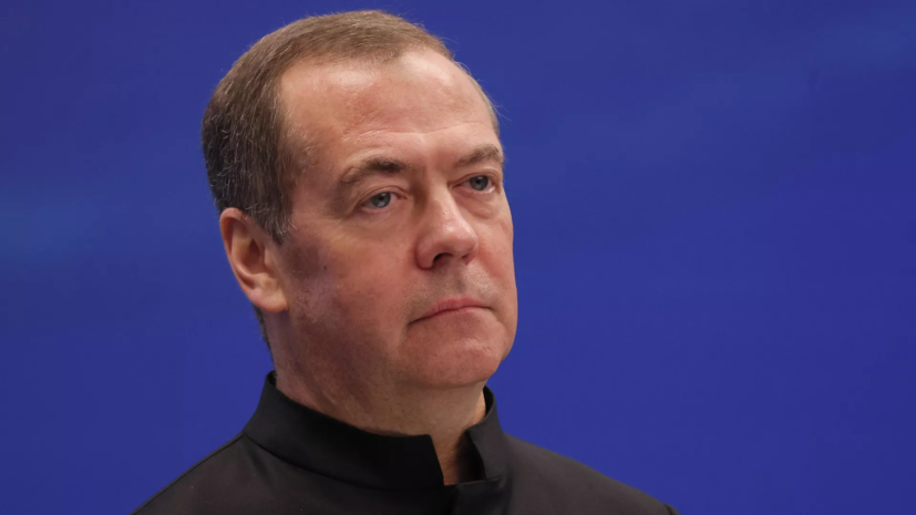 Медведев назвал уход Пиманова невосполнимой потерей
