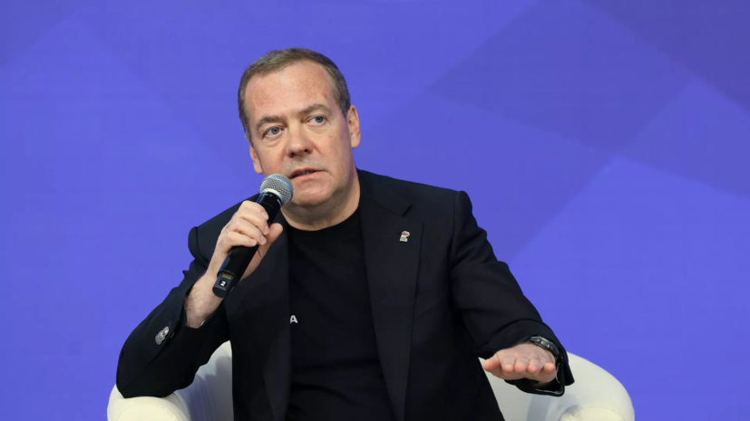 Медведев: наследники ветеранов Великой Отечественной войны борются с неонацизмом