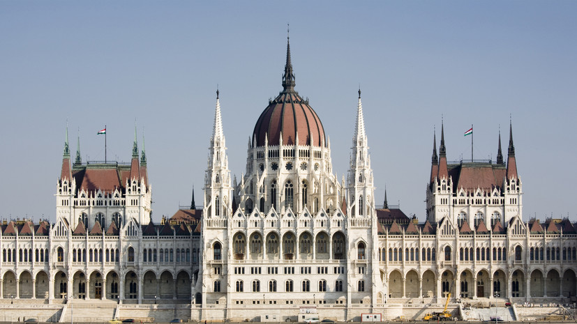 Мадьяр объявил о возвращении флага ЕС на фасад здания парламента Венгрии