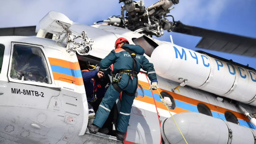 МЧС: поиск попавших под лавину туристов в Бурятии отложен до наступления дня