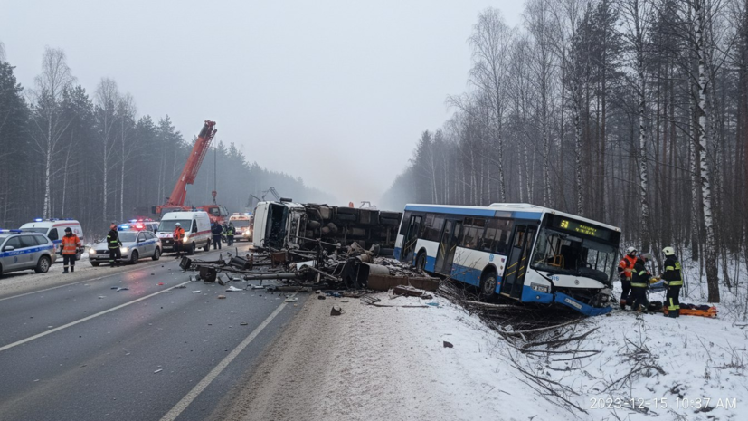 Водитель попавшего в ДТП в Ленобласти автобуса скончался в больнице