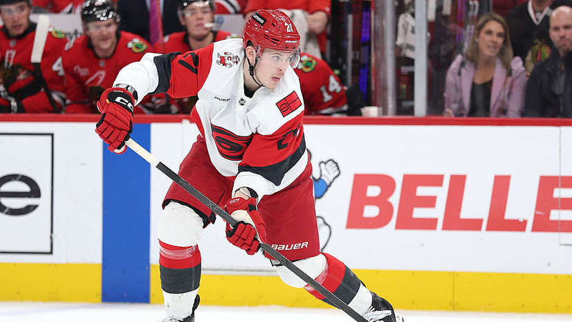 Главный тренер «Каролины» — о состоянии Никишина: похоже, что у него сотрясение мозга