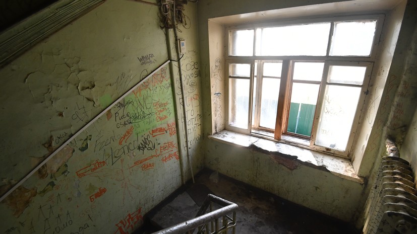 Юрист Соловьёв объяснил, когда за объявления в подъезде грозит штраф