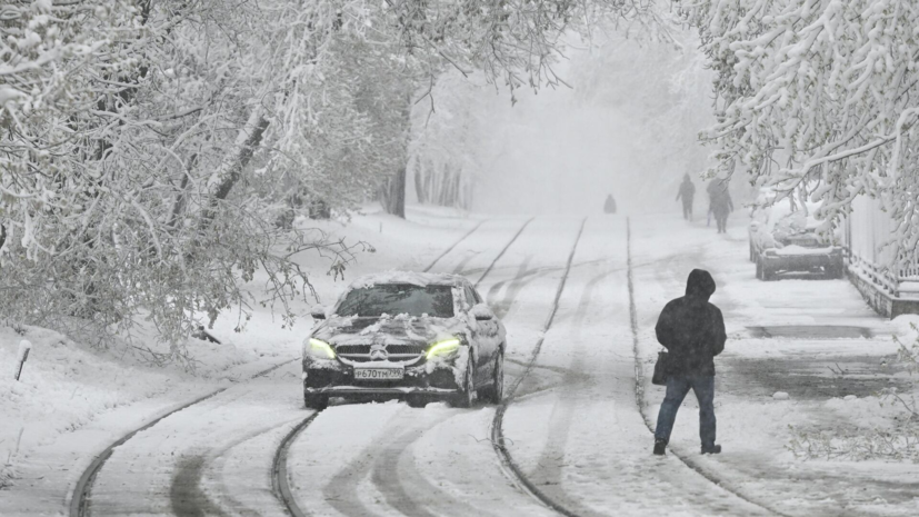 В Москве из-за снегопада выросли цены и время ожидания такси