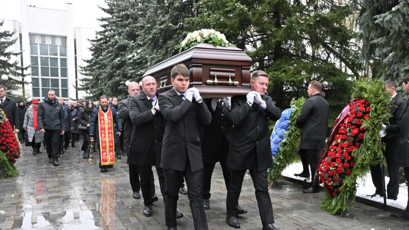 Вдова Алексея Пиманова простилась с супругом