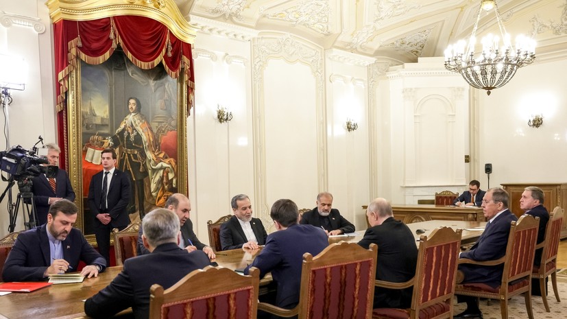 Аракчи назвал стратегическим партнёрством отношения Ирана и России