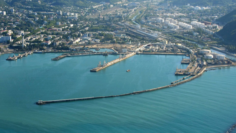 В Туапсе эвакуируют жителей домов, расположенных рядом с горящим НПЗ