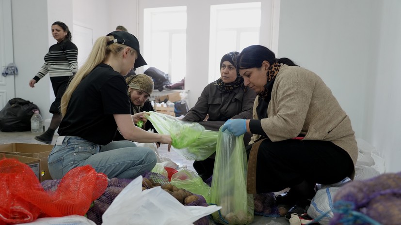 Волонтёры оказывают помощь в пострадавших от наводнения районах Дагестана