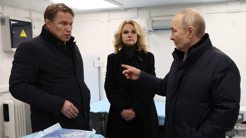 Путину показали бронированную машину скорой помощи