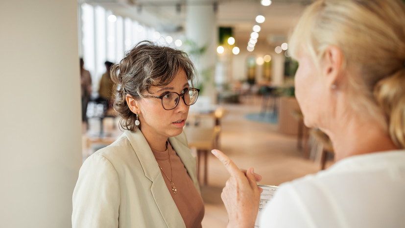 Психолог Сухова: на критику стоит отвечать уточняющим вопросом