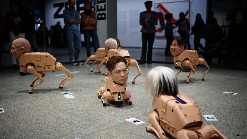 AP: робопсы с головами Маска, Цукерберга, Безоса гуляют по музею Берлина