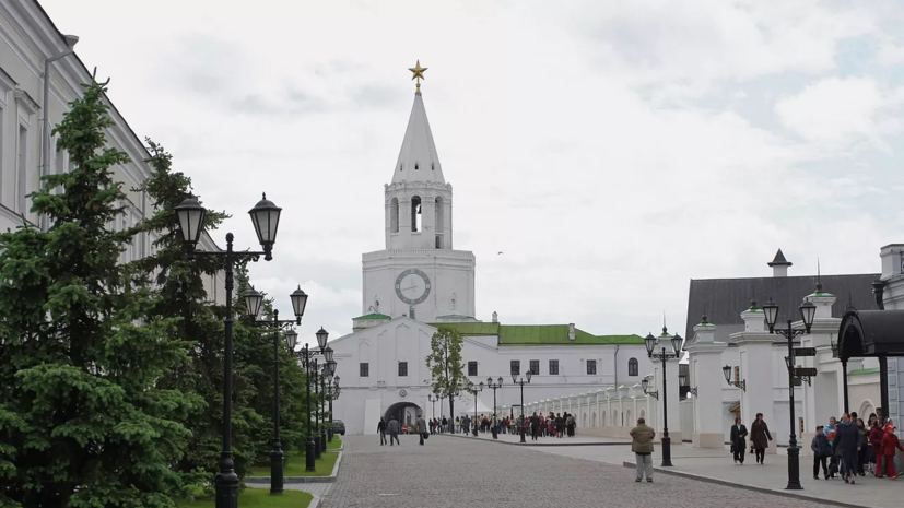 В Казани порывистым ветром сорвало стрелку с часов на Спасской башне