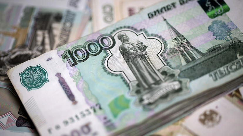 В Сбере спрогнозировали ослабление рубля во втором полугодии 2026 года