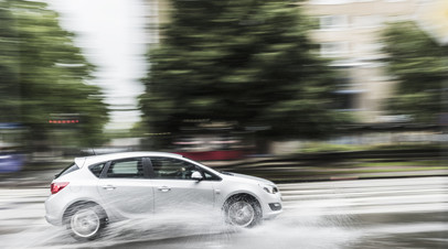 Автоэксперт&nbsp; Баканов назвал гидроудар главной опасностью при езде по лужам