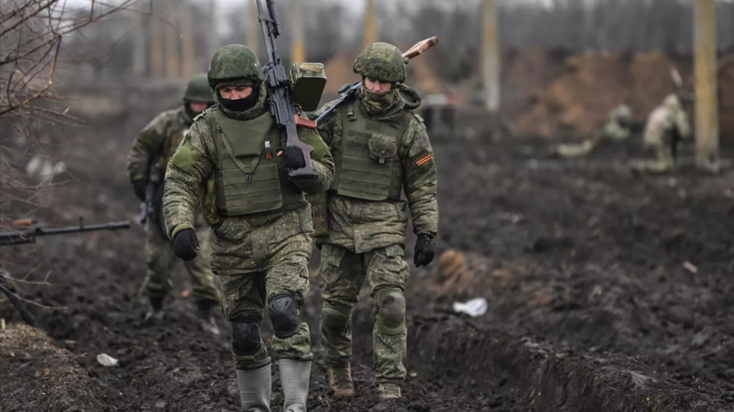 Российские военные взорвали ограждение промзоны и закрепились на объекте в ДНР
